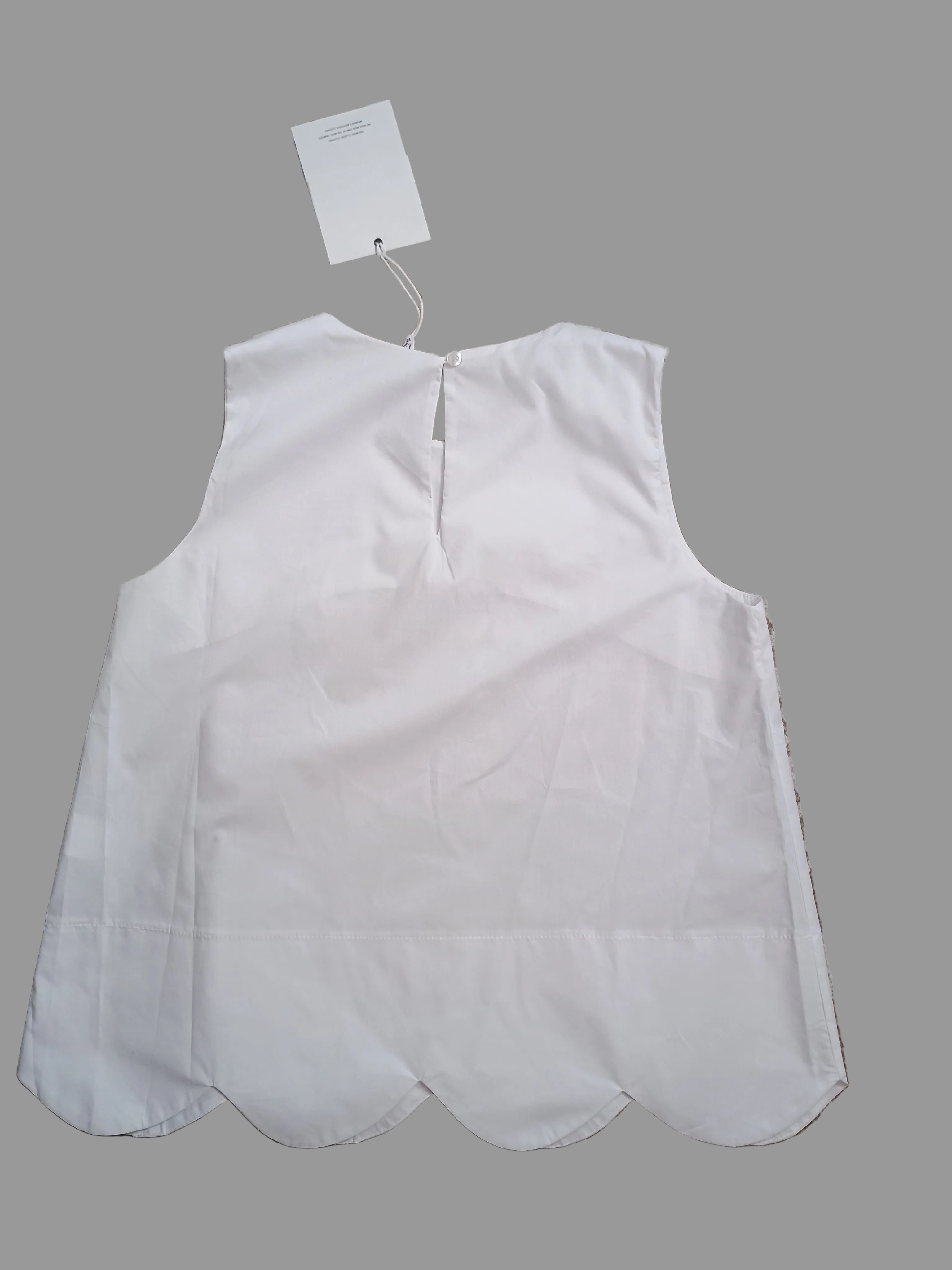 Blusa Smanicata con Taglio a Onde