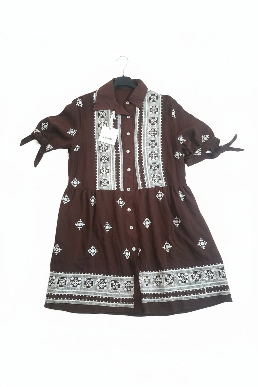 Abito a Camicia Boho-Chic con Ricami Geometrici