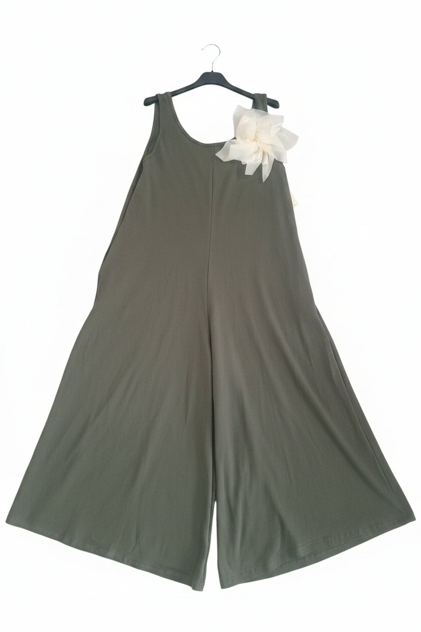 Tuta Jumpsuit Oversize a Gamba Larga con Spilla Fiore - Made in Italy