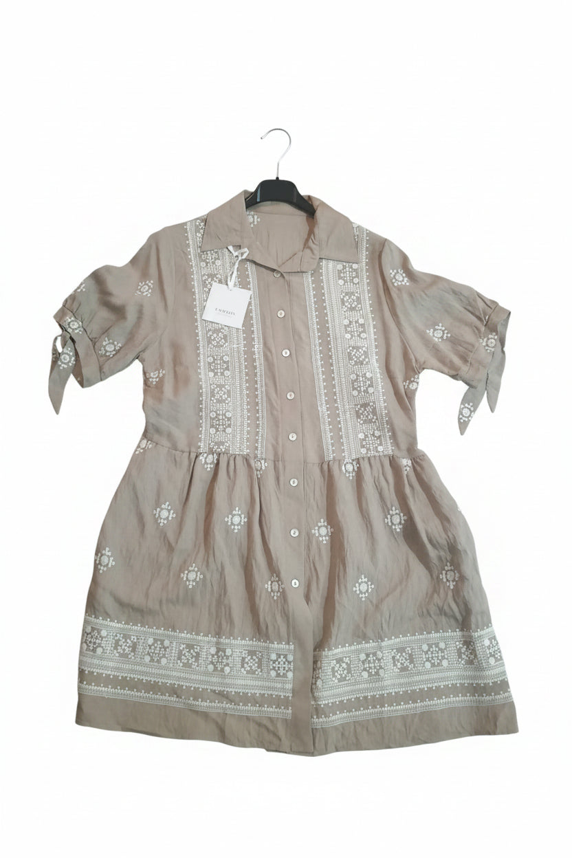 Abito a Camicia Boho-Chic con Ricami Geometrici